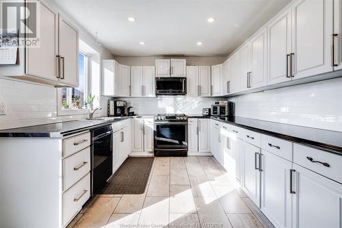 68 Clark Street West, Leamington, ON - Indoor Photo Showing Kitchen With Upgraded Kitchen