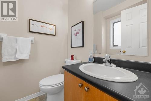 16 Barnaby Private, Ottawa, ON - Indoor Photo Showing Bathroom