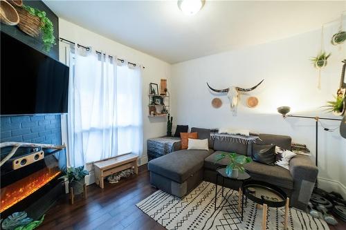 170 Emerald Street S, Hamilton, ON - Indoor Photo Showing Living Room