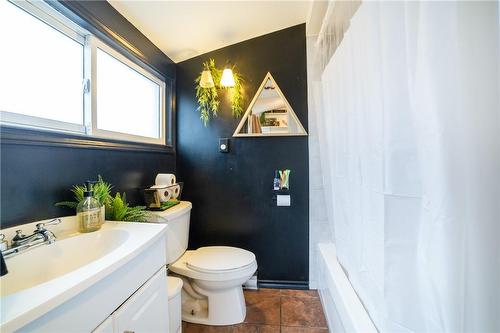170 Emerald Street S, Hamilton, ON - Indoor Photo Showing Bathroom