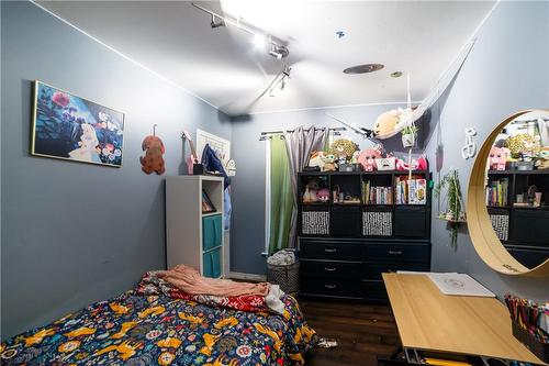 170 Emerald Street S, Hamilton, ON - Indoor Photo Showing Bedroom