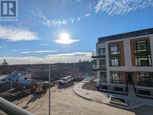 #403 -11 Steckley House Lane, Richmond Hill, ON - Outdoor With View