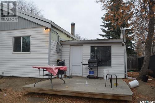 207 3Rd Avenue W, Kindersley, SK - Outdoor With Exterior