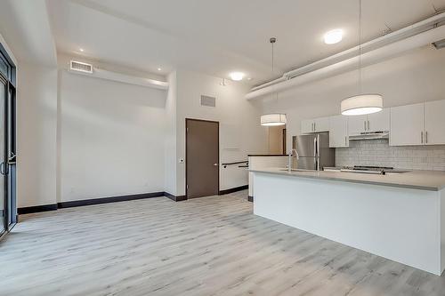 121 King Street E|Unit #102, Hamilton, ON - Indoor Photo Showing Kitchen With Upgraded Kitchen