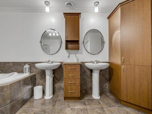 Salle de bains - 410-6050 Rue Le Mesnil, Québec (Les Rivières), QC - Indoor Photo Showing Bathroom