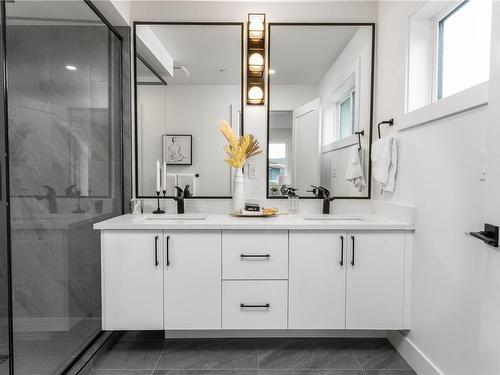 2078 Camden Pl, Sooke, BC - Indoor Photo Showing Bathroom