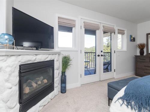1045 Ferncliffe Pl, Metchosin, BC - Indoor With Fireplace