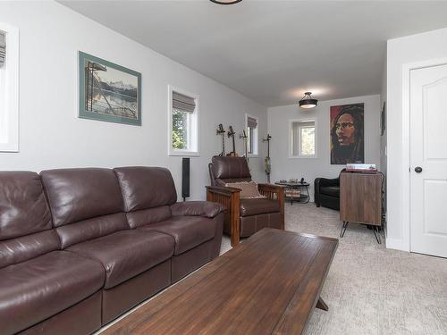 1045 Ferncliffe Pl, Metchosin, BC - Indoor Photo Showing Living Room