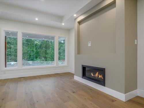 135 Bray Rd, Nanaimo, BC - Indoor Photo Showing Living Room With Fireplace