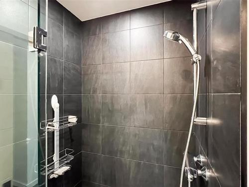 9450 Marble Bay Rd, Lake Cowichan, BC - Indoor Photo Showing Bathroom