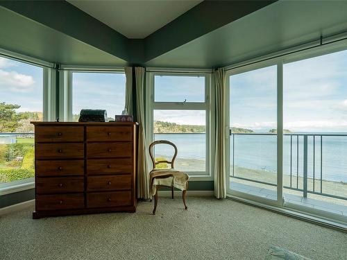 1300 Seaview Pl, Nanaimo, BC - Indoor With Body Of Water