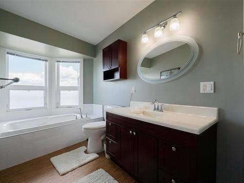 1300 Seaview Pl, Nanaimo, BC - Indoor Photo Showing Bathroom