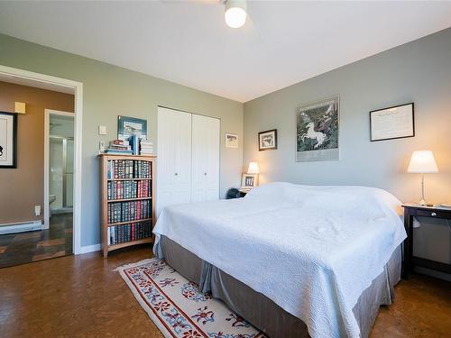 1300 Seaview Pl, Nanaimo, BC - Indoor Photo Showing Bedroom