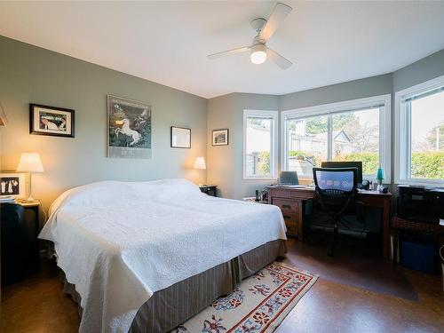 1300 Seaview Pl, Nanaimo, BC - Indoor Photo Showing Bedroom