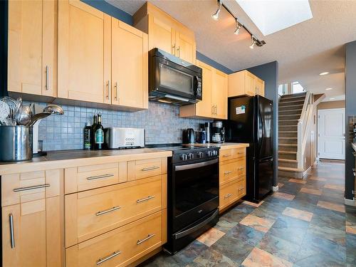 1300 Seaview Pl, Nanaimo, BC - Indoor Photo Showing Kitchen