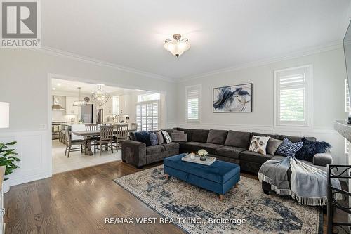 47 Bayshore Boulevard, Barrie, ON - Indoor Photo Showing Living Room