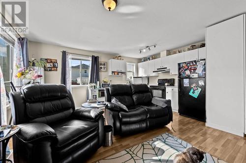 1690 Bann Street, Merritt, BC - Indoor Photo Showing Living Room