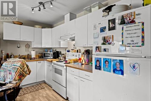 1690 Bann Street, Merritt, BC - Indoor Photo Showing Kitchen