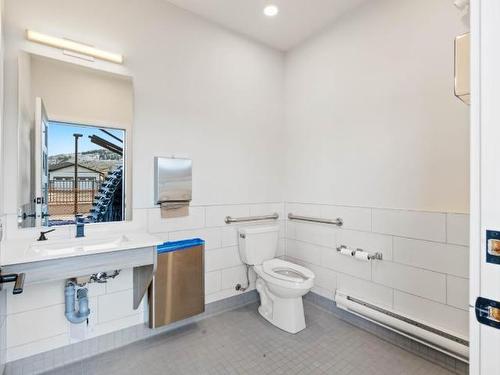 1-260 Rue Cheval Noir, Kamloops, BC - Indoor Photo Showing Bathroom