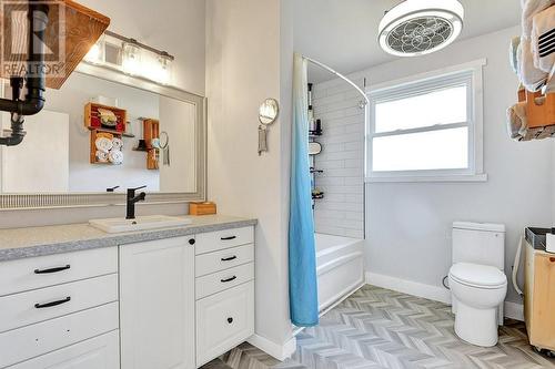 4-piece bathroom with new til tubsurround - 24 Stewart Drive, Augusta, ON - Indoor Photo Showing Bathroom