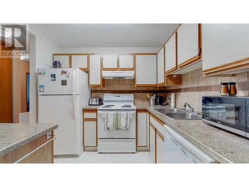284 Yorkton Avenue Unit# 103, Penticton, BC - Indoor Photo Showing Kitchen With Double Sink