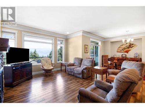 2592 Alpen Paradies Road Unit# 7, Blind Bay, BC - Indoor Photo Showing Living Room