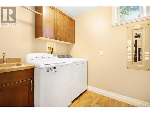 2592 Alpen Paradies Road Unit# 7, Blind Bay, BC - Indoor Photo Showing Laundry Room