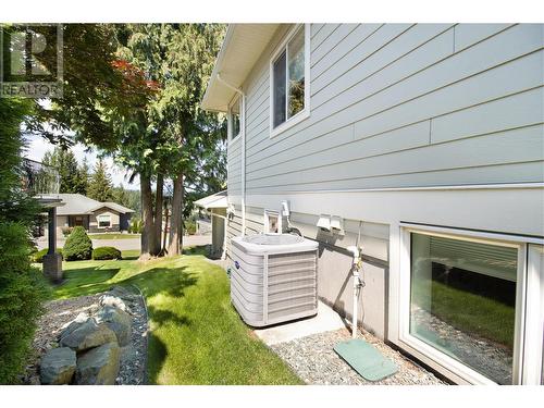 2592 Alpen Paradies Road Unit# 7, Blind Bay, BC - Outdoor With Exterior