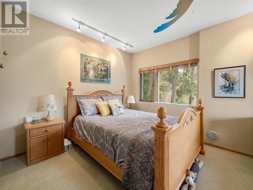 2765 Arthur Road, Kelowna, BC - Indoor Photo Showing Bedroom