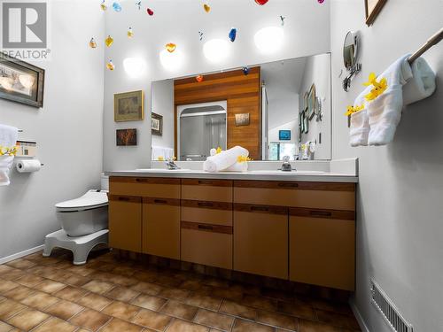 2765 Arthur Road, Kelowna, BC - Indoor Photo Showing Bathroom