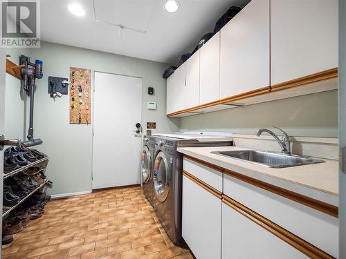 2765 Arthur Road, Kelowna, BC - Indoor Photo Showing Laundry Room