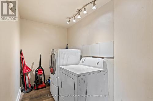 1995 Victoria St, Innisfil, ON - Indoor Photo Showing Laundry Room