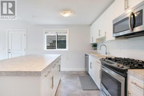3223 King Road, West Kelowna, BC - Indoor Photo Showing Kitchen With Upgraded Kitchen