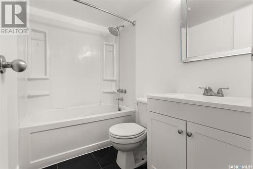 122 Gore Place, Regina, SK - Indoor Photo Showing Bathroom