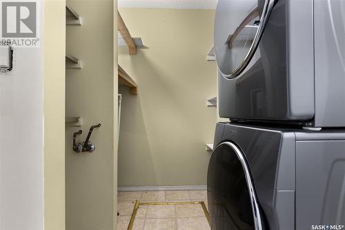 122 Gore Place, Regina, SK - Indoor Photo Showing Laundry Room