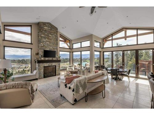 1900 Diamond View Drive, West Kelowna, BC - Indoor Photo Showing Living Room With Fireplace