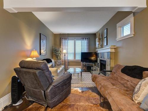 3082 Jolinda Court, Lake Country, BC - Indoor Photo Showing Living Room