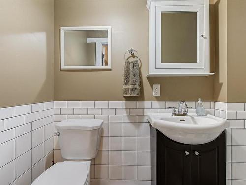 3082 Jolinda Court, Lake Country, BC - Indoor Photo Showing Bathroom