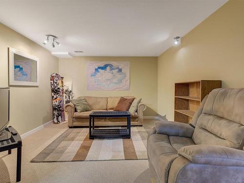 3082 Jolinda Court, Lake Country, BC - Indoor Photo Showing Living Room