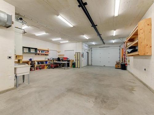 3082 Jolinda Court, Lake Country, BC - Indoor Photo Showing Garage