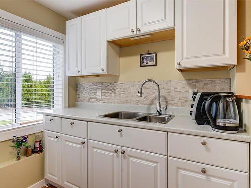 3082 Jolinda Court, Lake Country, BC - Indoor Photo Showing Kitchen With Double Sink