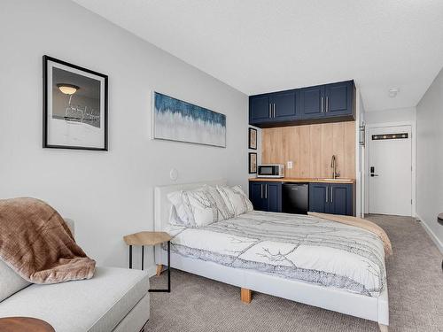 214-5375 Big White Road, Big White, BC - Indoor Photo Showing Bedroom
