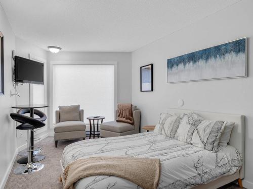 214-5375 Big White Road, Big White, BC - Indoor Photo Showing Bedroom