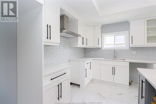 4410 Belmont, Comber, ON - Indoor Photo Showing Kitchen