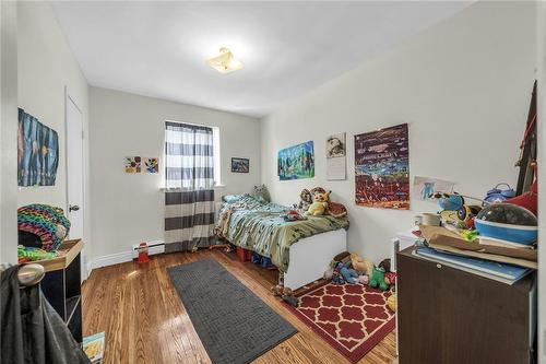 311 East 28Th Street, Hamilton, ON - Indoor Photo Showing Bedroom