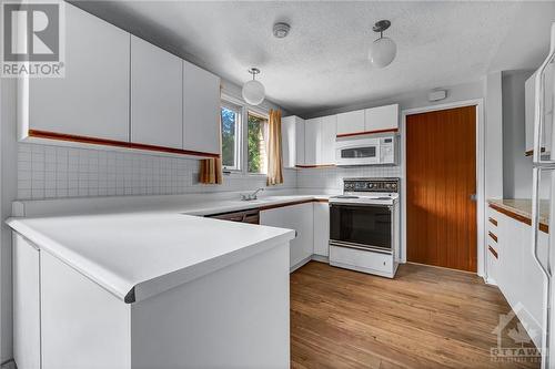 15 Rutherford Crescent, Ottawa, ON - Indoor Photo Showing Kitchen
