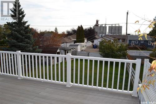 403 3Rd Avenue W, Kindersley, SK - Outdoor With Deck Patio Veranda