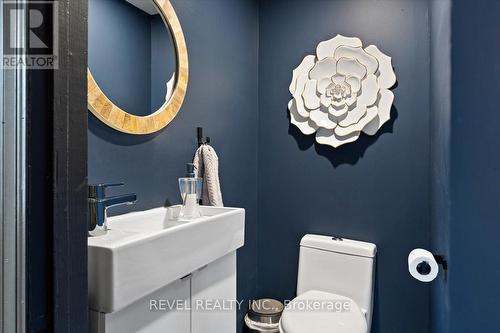 105 Grant Ave, Hamilton, ON - Indoor Photo Showing Bathroom