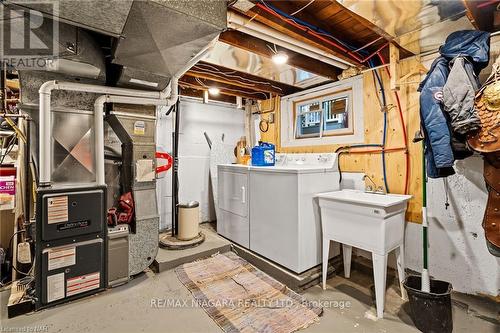 22 Albert St, St. Catharines, ON - Indoor Photo Showing Laundry Room