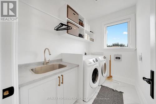 9737 Bathurst St, Richmond Hill, ON - Indoor Photo Showing Laundry Room